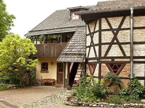Hofgebäude mit Gemeinschaftsraum und den Ferienwohnungen Siedekammer und Heuboden