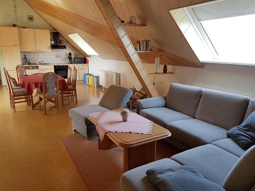 Wohnraum mit Küche in der Fewo