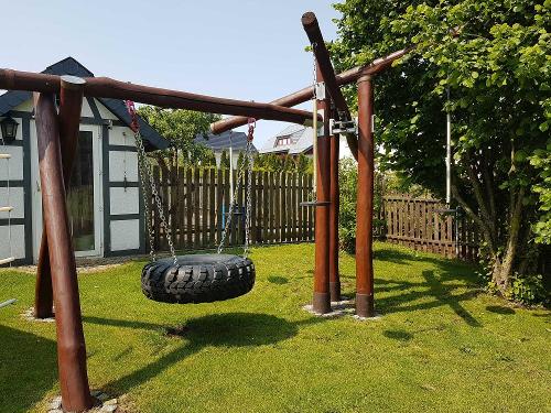 Garten mit Spielplatz