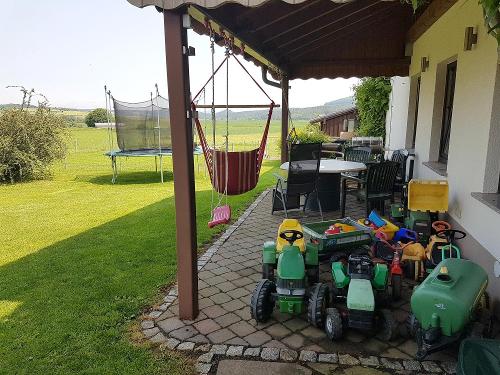 Garten mit Spielplatz