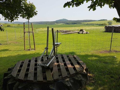 Garten mit Spielplatz