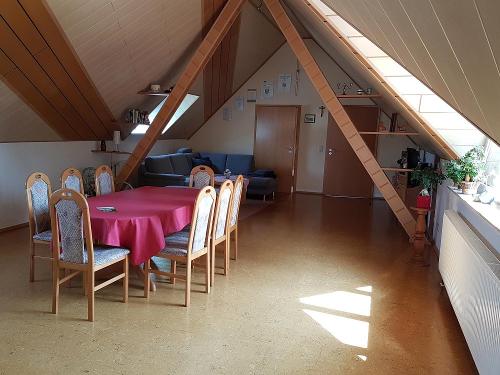 Wohnraum mit Küche in der Fewo