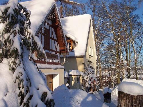 Forsthaus im Winter
