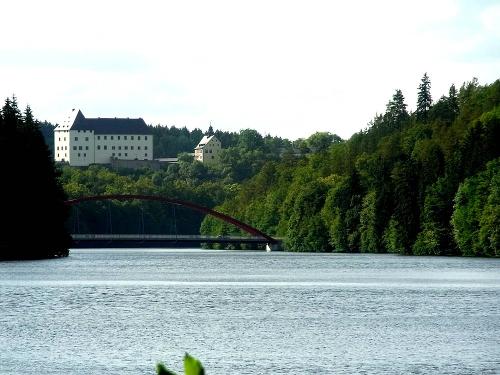 Saaletalsperre mit Schloss Burgk