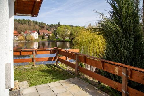 Haus am Teich: Blick von der Ostterrasse