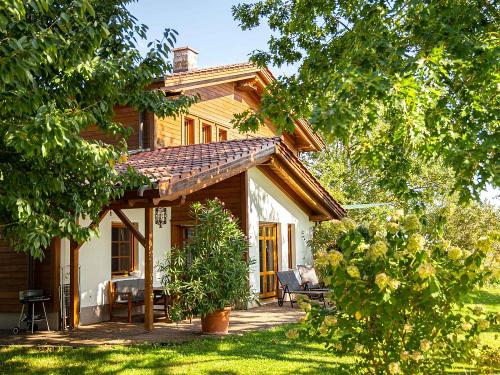 Ferienwohnung: Terrasse mit Zugang zum Garten