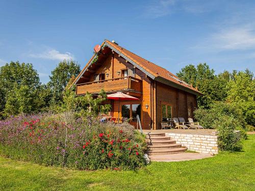Ferienhaus mit Terrasse und Zugang zum Garten