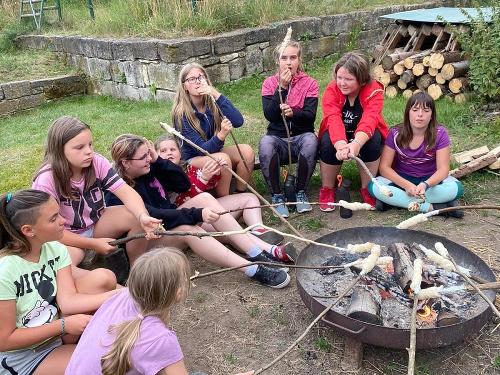Lagerfeuer mit Stockbrot