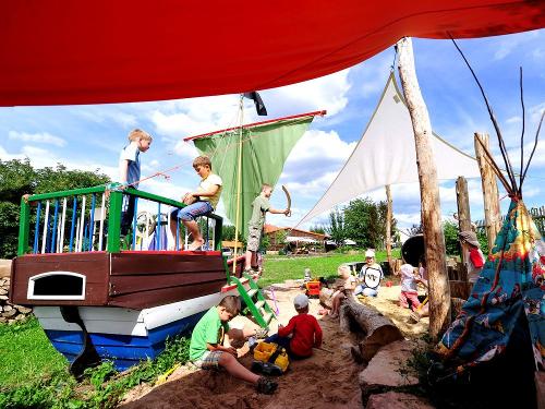 Sandkasten und Piratenschiff