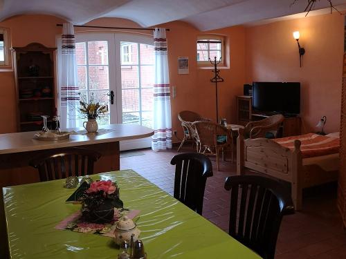 FeWo Bauernstübel gr. Einraumwohnung mit kompl. Küche, Doppelbett oder 2 Einzelbetten