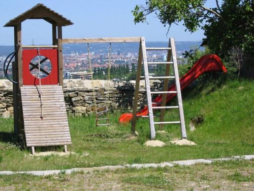 Spielplatz mit Weitblick - zum Toben & Geniessen