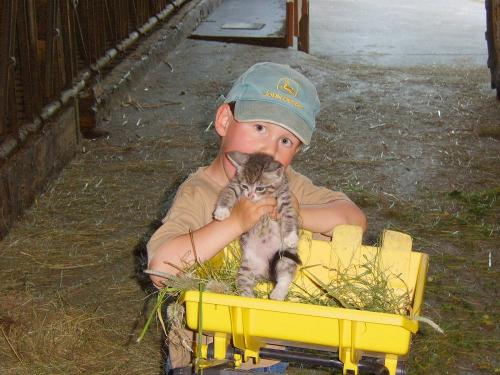 Kind mit Katze