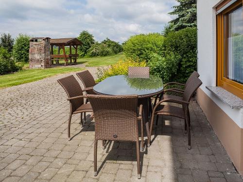Ferienwohnung Gartenwohnung - Terrasse