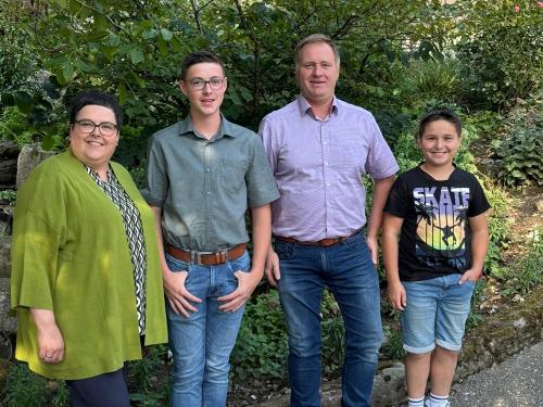Wir sind Ihre Gastgeber  Stefanie, Gabriel, Christian & Joanthan