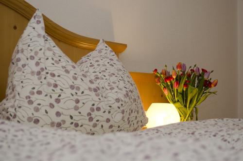 Schlafzimmer mit Doppelbett