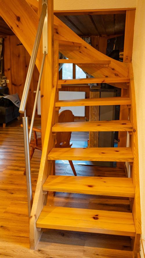 01_jagdhutte-treppe-050324