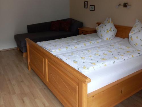 2.Schlafzimmer FW Buche mit Schlafcouch