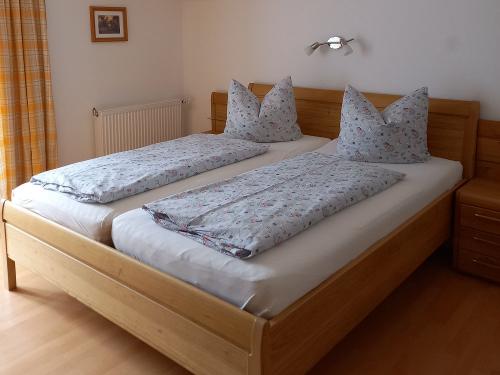 1.Schlafzimmer FW Buche