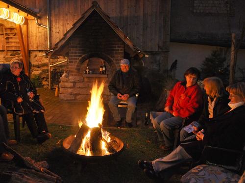 Lagerfeuer im Innenhof