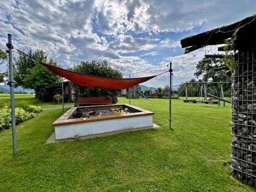 Kinderspielplatz-mit-Sandkasten Kinderspielplatz-mit-Sandkasten