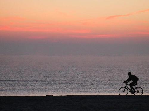 fahrradfahreramstrandvonkarlshagen