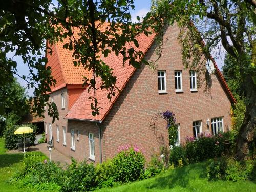 "Pferdestall" u. "Kuhstall" Außenansicht,