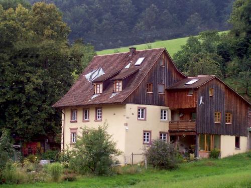 Hausansicht BioHof Jung Hausansicht BioHof Jung