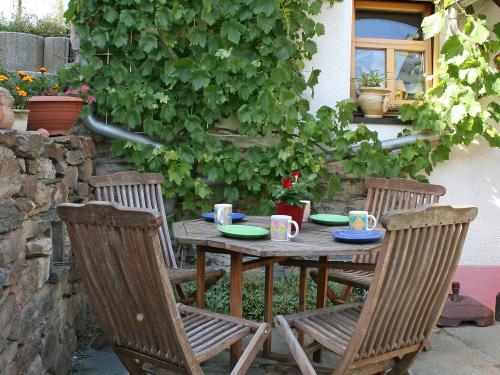 Sitz- und Grillecke im Hof