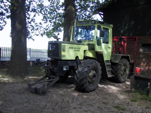 MB Trac mit Siloschneider