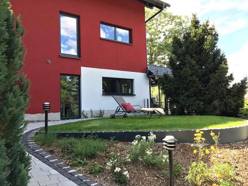 Fewo Villa Luftig: Garten mit Liegewiese