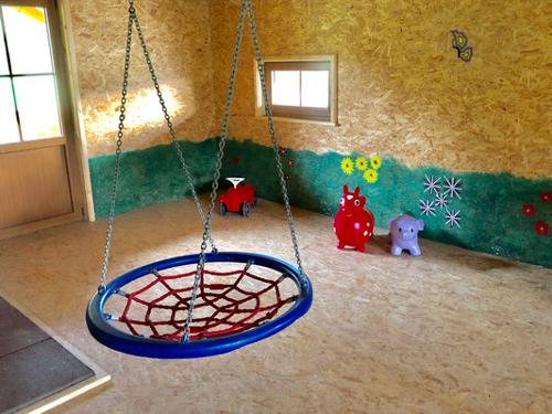 Nestschaukel in der Spielscheune