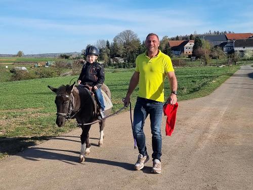 geführtes Ponyreiten geführtes Ponyreiten
