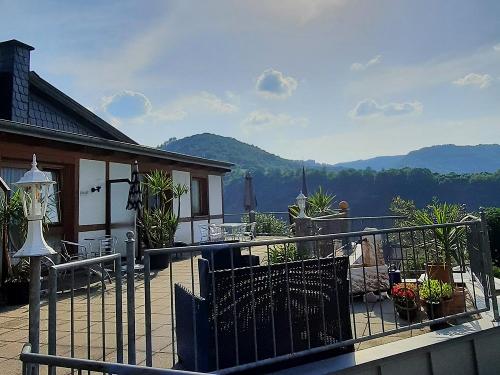 Weingut Zecherhof in Neef: Terrasse & Weinschänke