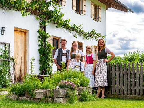 Familie Rinser vor dem Ferienhaus Familie Rinser vor dem Ferienhaus