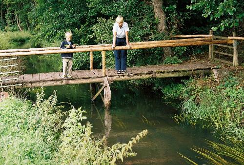 Brücke über den Heidebach "Lehrde"  hinter dem Hof