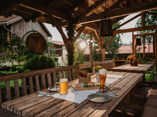 bw_Freisitz Brotzeit Tisch Frongahof Böhmzwiesel_Waldkirchen
