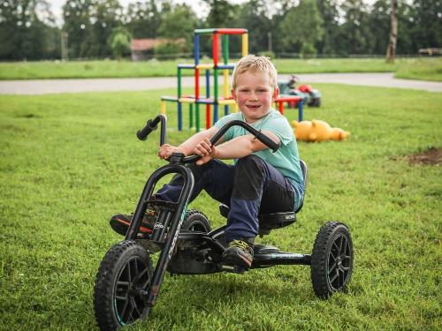 Thomas auf dem Kettcar