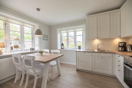 Küche Wohnung Seestern mit Blick in den Garten