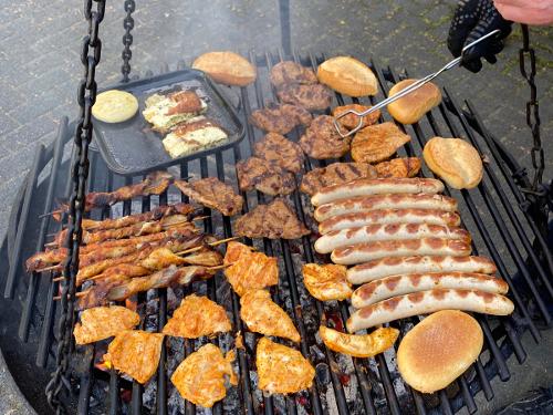 unsere wöchentlichen Grillabende unsere wöchentlichen Grillabende