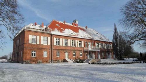 Schloss Pütnitz im Winter