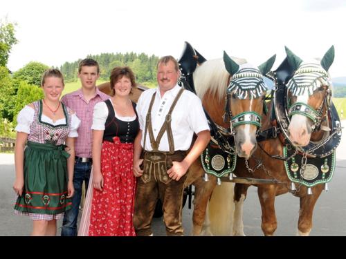 Wir, die Familie Hackl vom Hackl Hof