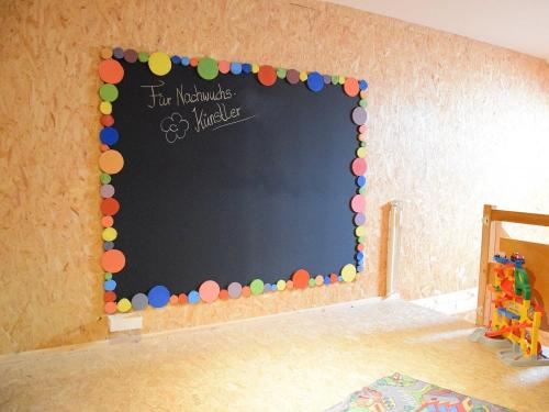Große Maltafel für kleine Künstler
