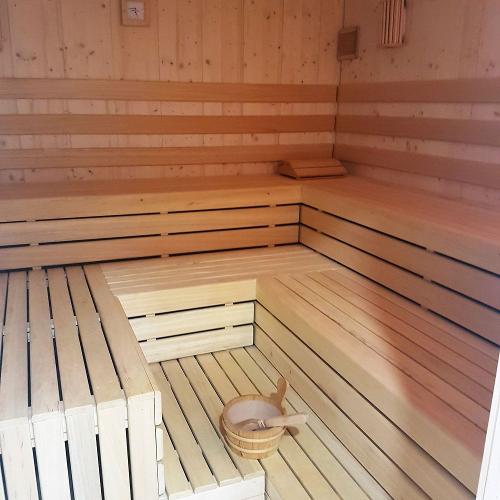 Wellnessbereich: große Sauna