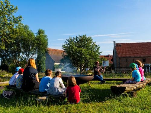 Kinderbetreuung am Lagerfeuer