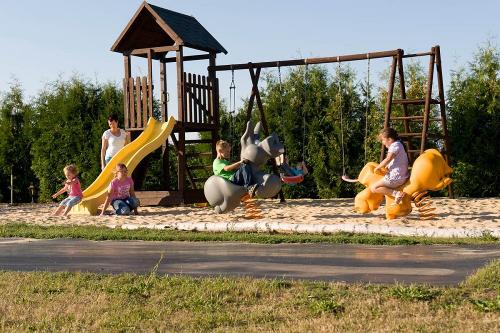 großer Kinderspielplatz