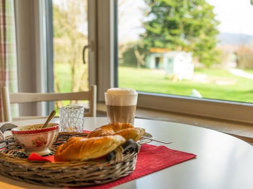 ausblick alter kuhstall rumpelkammer