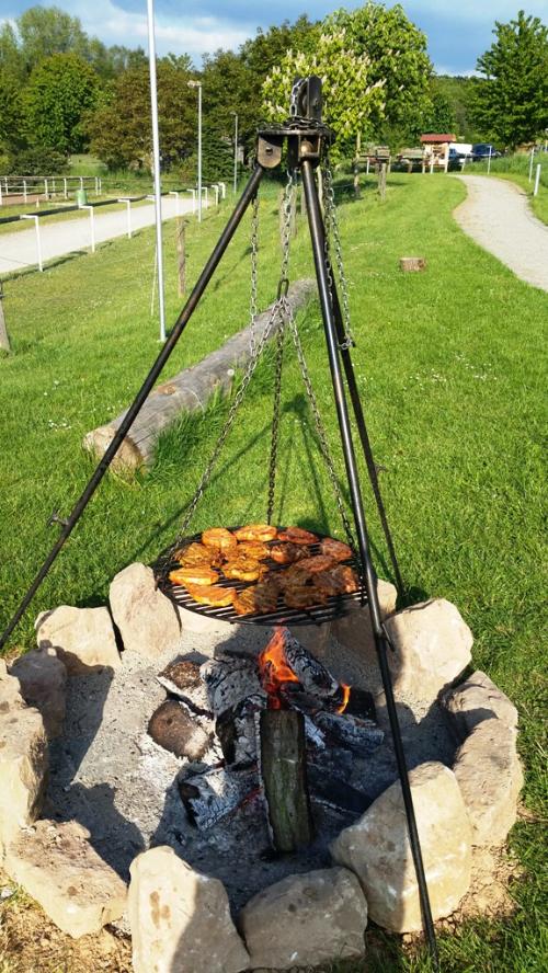 Lagerfeuer-und Grillstelle