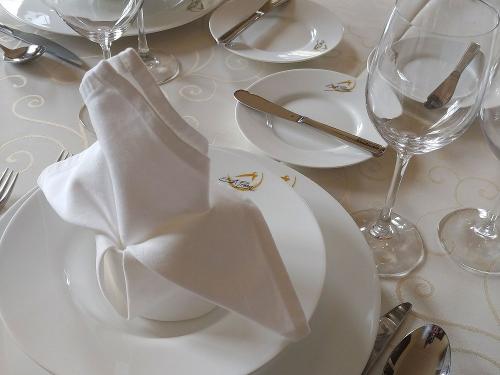 Gedeckter Tisch im Festsaal