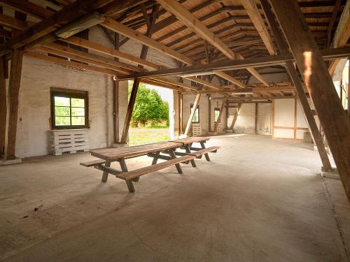 Spielscheune zwischen Hof und Garten