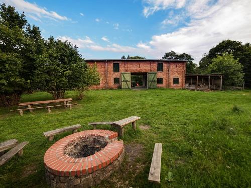 Garten mit Feuerstelle